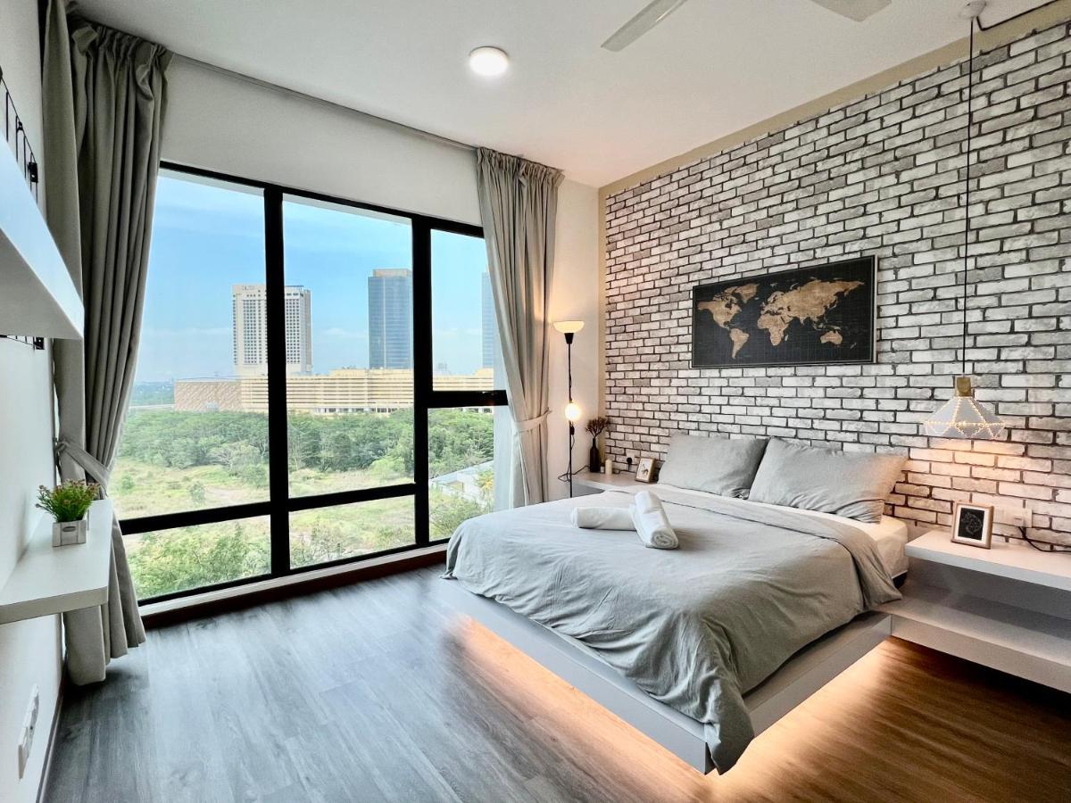 Royale Cottage Midvalley Netflix Pools 4 Pax Johor Bahru Exterior photo