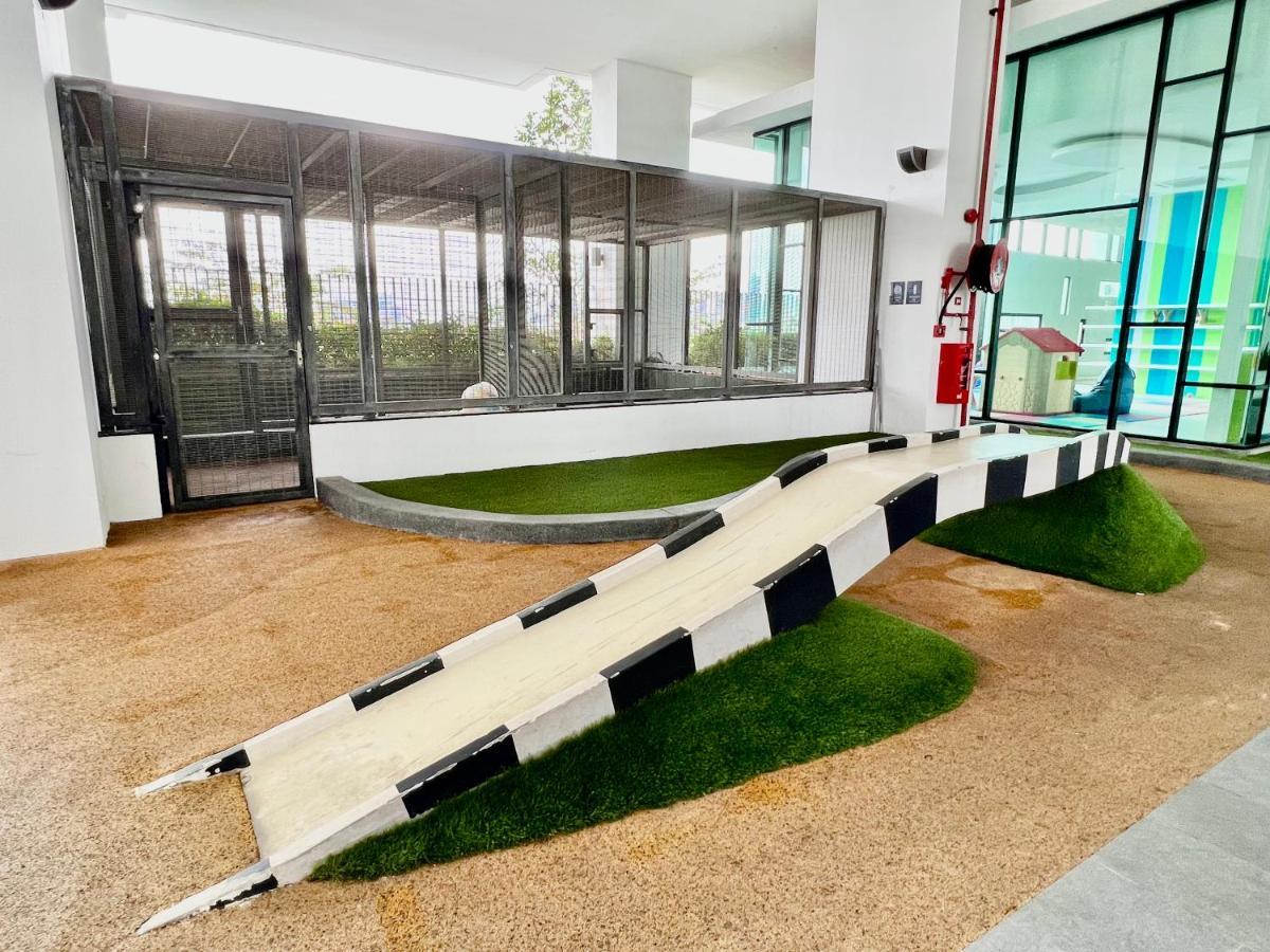 Royale Cottage Midvalley Netflix Pools 4 Pax Johor Bahru Exterior photo